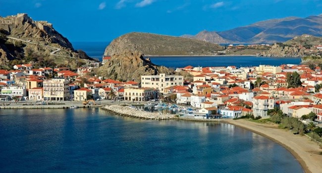 Ποιοι προορισμοί στην Ελλάδα "έσωσαν την παρτίδα" του τουρισμού τον Αύγουστο