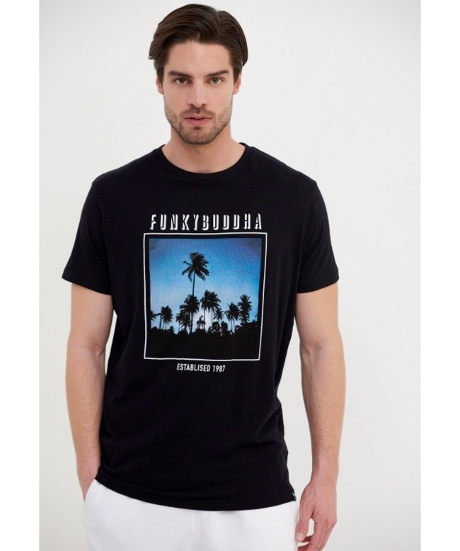 Funky Buddha: Η απίστευτη ιστορία ενός µπαρ στο Κατµαντού που εξελίχθηκε σε µια από τις µεγαλύτερες ελληνικές εταιρείες ρούχων