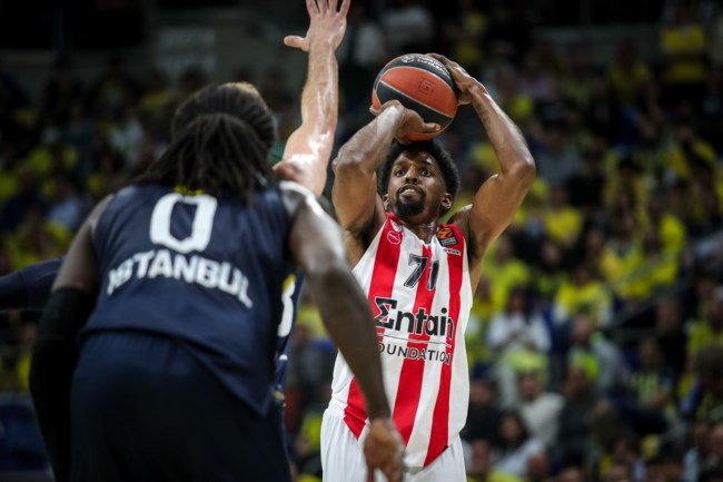 Φενέρ - Ολυμπιακός 71-72: Θρυλικό break και 2-1 στην Πόλη με buzzer beater τριποντάρα του Σλούκα