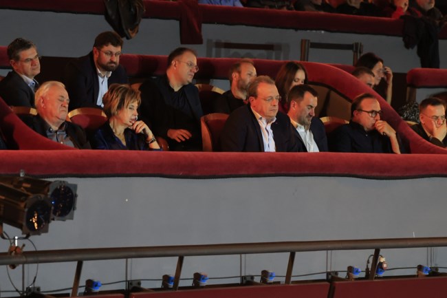 Αντίστροφη μέτρηση για το κόμμα Τσίπρα: Εστειλε Φάμελλο και Χαρίτση στον εξώστη - "Ρεζερβέ α' θέση για κανέναν"