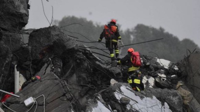 Γένοβα: 56 φορτηγά στη νέα γέφυρα που έχασαν τη ζωή τους 43 άτομα [εικόνες και βίντεο]