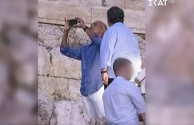 Eπίσκεψη και ξενάγηση της οικογένειας Ομπάμα στο Μουσείο και στον Ιερό Βράχο της Ακρόπολης [βίντεο]
