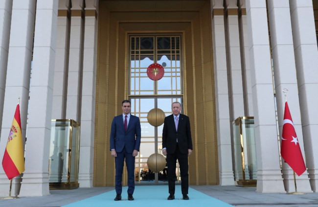 Πλάτες από Σάντσεθ στον Ερντογάν μετά τις ελληνικές συμφωνίες: Συμφωνία για προμήθεια και δεύτερου μίνι αεροπλανοφόρου