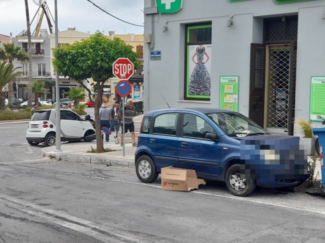 Απίστευτο τροχαίο στη Σύρο: Οδηγούσε αιμόφυρτος και έπεσε πάνω σε δύο αμάξια και μία μηχανή