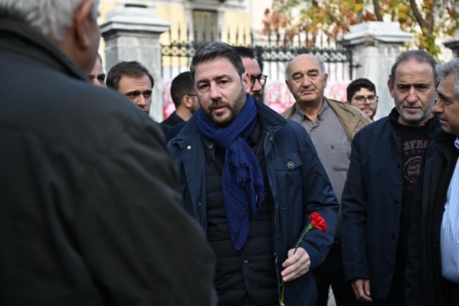 Ο Ανδρουλάκης στο Πολυτεχνείο: Η αυταπάρνηση των φοιτητών εμπνέει όσους θέλουν έναν διαφορετικό κόσμο
