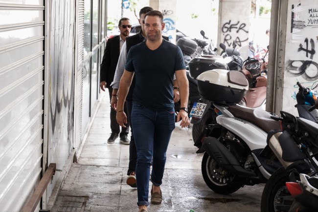 Ο Κασσελάκης πήγε στα γραφεία της "Αυγής" - Νέα συνάντηση με τους εργαζόμενους μετά το "λουκέτο"