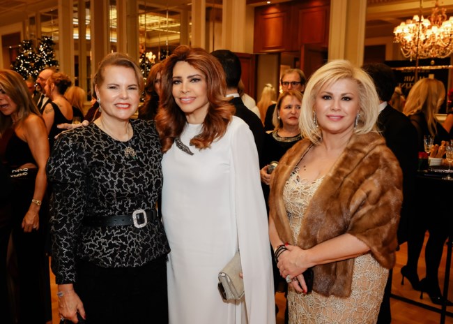 Μιμή Ντενίση: Σούπερ σικ σε φιλανθρωπική εκδήλωση με τουαλέτα σε ιδιαίτερη απόχρωση