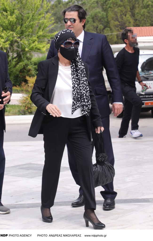 Τελευταίο αντίο στον Στηβ Κακέτση: Συντετριμμένοι η Κατιάνα Μπαλανίκα και ο γιος τους - Πλήθος κόσμου στην κηδεία [εικόνες]