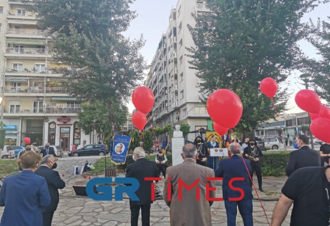 Γενοκτονία των Ποντίων: Κόκκινα μπαλόνια και αναμμένα κεριά στη Θεσσαλονίκη [εικόνες]