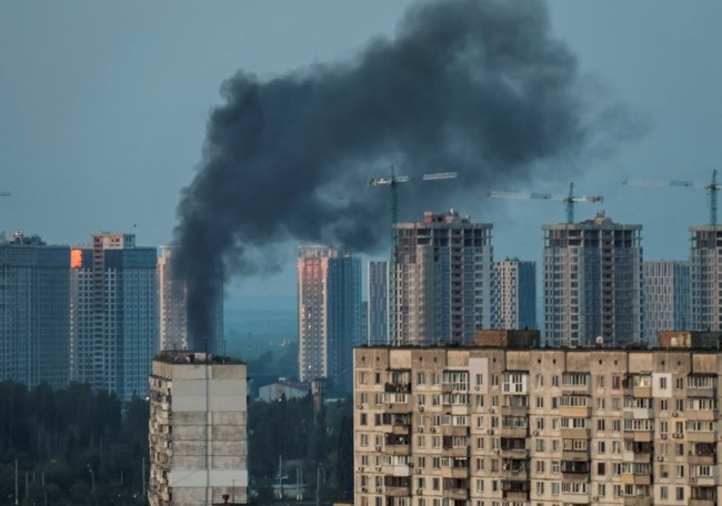 Πόλεμος στην Ουκρανία: Επιθέσεις "άνευ προηγουμένου" στο Κίεβο ενώ επισκέπτεται τη χώρα ο απεσταλμένος της Κίνας