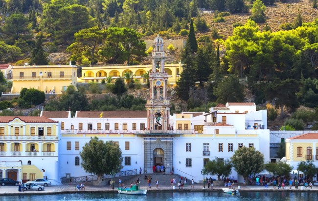 Σύμη: Γιατί συρρέουν χιλιάδες προσκυνητές στον Πανορμίτη - Η ιστορία της Μονής και η θαυματουργή εικόνα