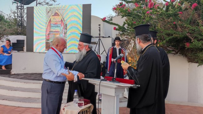 Με την ανώτατη διάκριση της Εκκλησίας της Κρήτης τιμήθηκε ο ιδρυτής της Grecotel κ. Νίκος Δασκαλαντωνάκης