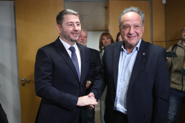 Απάντηση Ανδρουλάκη σε Μητσοτάκη: "Ποιος λαΐκιζε όταν η χώρα χρεωκοπούσε και μιλούσε για οριζόντια μείωση του ΦΠΑ το 2019;"