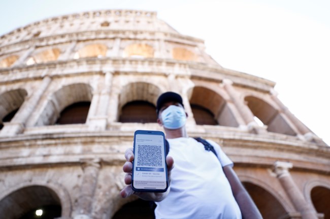 Κορονοϊός: Στη δίνη του νέου κύματος η Ευρώπη - 34.029 κρούσματα στη Βρετανία - Διάγγελμα ετοιμάζει ο Μακρόν