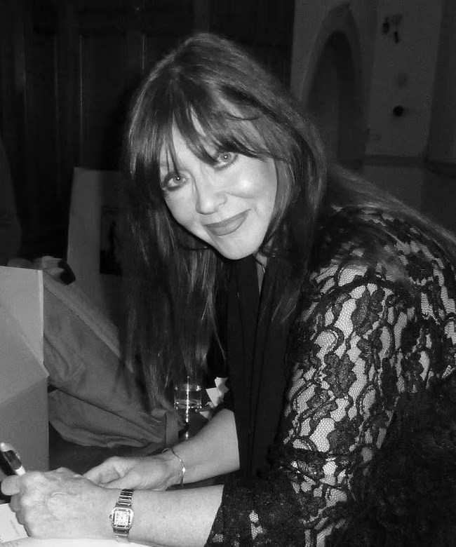 ΛΕΣΛΙ ΑΝ ΤΖΟΟΥΝΣ