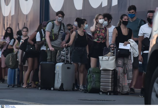 Κορονοϊός: Πονοκέφαλος τα αυξανόμενα κρούσματα στην Αττική - Συναγερμός για τις κλειστές δομές