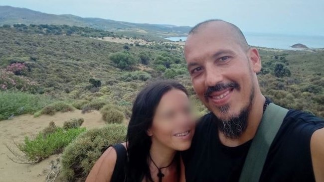 Σαλαμίνα: "Οργανωμένο, ψυχρό, προμελετημένο το έγκλημα - Θύμα και ο αδερφός μου", λέει με λυγμούς η κόρη της 75χρονης