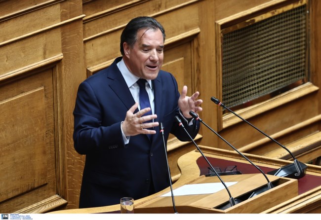 Βουλή: Στο στόχαστρο της αντιπολίτευσης ο Γεωργιάδης - "Σε 70 νοσοκομεία γίνονται απογευματινά χειρουργεία"