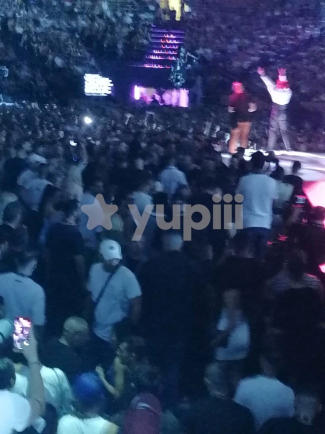 Ξύλο μετά μουσικής στα MAD VMA 2022: "Κόβουν" Snik και Light μετά τον σάλο - Η Παπαρίζου σηκώθηκε και έφυγε
