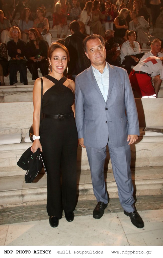 Δόμνα Μιχαηλίδου: Κομψή στο Ηρώδειο με halter neck jumpsuit και loafers