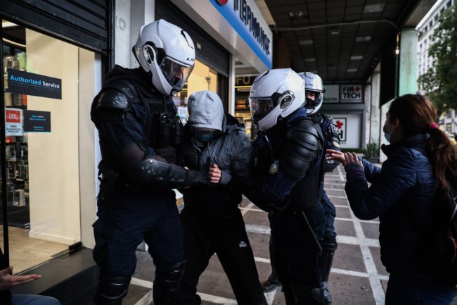 Συγκέντρωση για Κουφοντίνα: Επεισόδια με χημικά σε Προπύλαια και Σύνταγμα