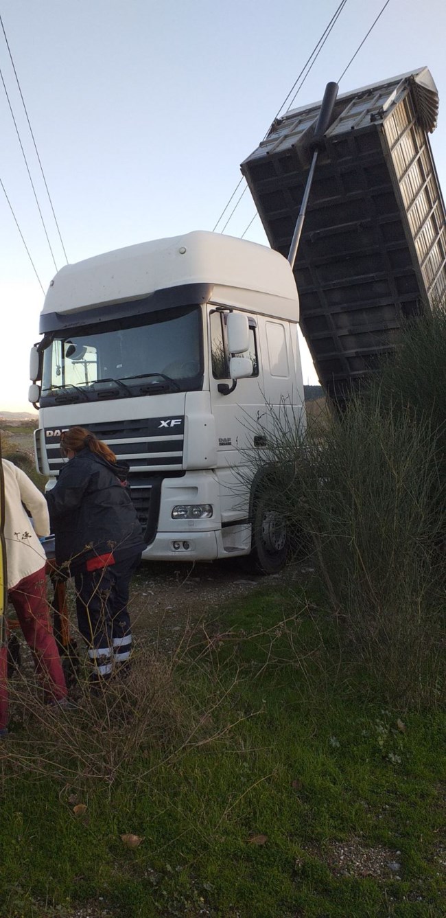 Τραγικό ατύχημα στην Καλαμπάκα: Το ρεύμα κεραυνοβόλησε οδηγό φορτηγού