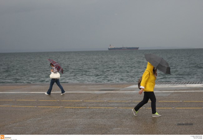 Καιρός: H κακοκαιρία "Θάλεια" σαρώνει τη Δυτική Ελλάδα - Βροχές και χαλάζι και αύριο [Βίντεο]