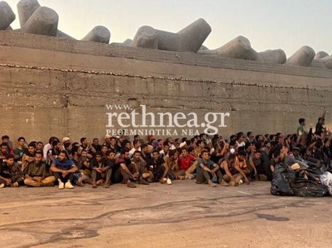 Εκρηξη του μεταναστευτικού στην Κρήτη: 450 αφίξεις στα Χανιά - Κοιμήθηκαν στο λιμάνι του Ρεθύμνου [εικόνες]
