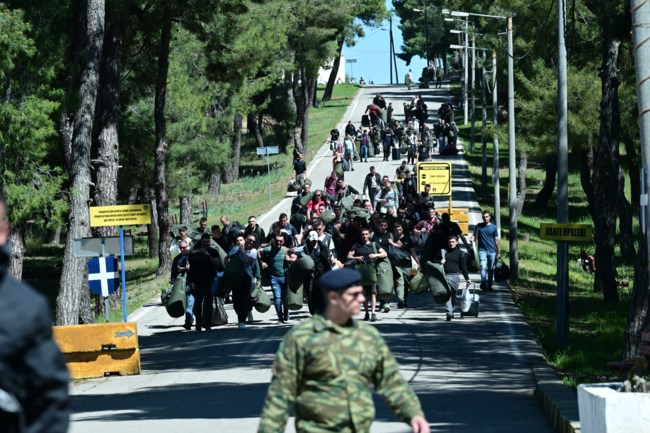 Κασσελάκης: Σε ψαροταβέρνα με τον Τάιλερ για τα γενέθλιά του - Το κέρασμα, η τούρτα και το... λάθος στην ηλικία [εικόνες]