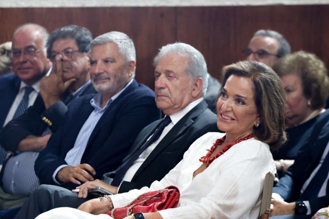 ΝΤΟΡΑ ΜΠΑΚΟΓΙΑΝΝΗ ΑΒΡΑΜΟΠΟΥΛΟΣ