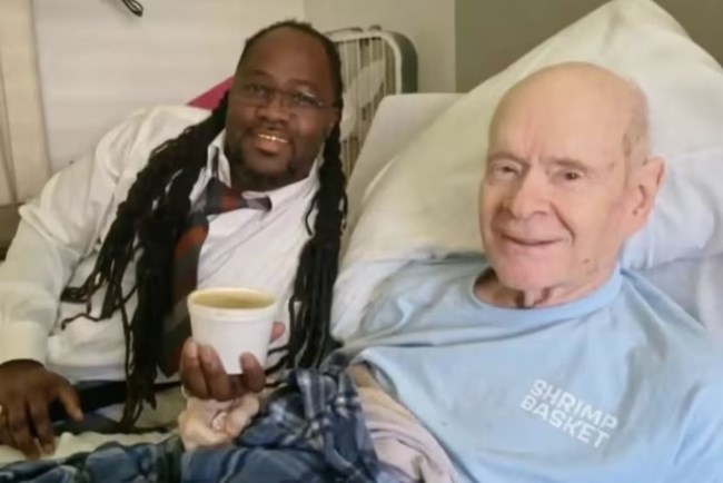 Συγκινητική ανάρτηση της Κίμπερλι Γκίλφοϊλ: Πώς ένας σεφ έσωσε τακτικό πελάτη του που ξαφνικά σταμάτησε να εμφανίζεται