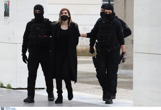 Μαυροντυμένη και δακρυσμένη η Πισπιρίγκου στο δικαστήριο - Κούγιας: "Κλαρινογαμπρός ο πρώην συνήγορος"