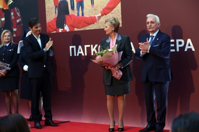 Δέσποινα Γιαννακοπούλου: Η κόρη του Δημήτρη Γιαννακόπουλου στο Ζάππειο με τον πατέρα της - Το πράσινο φόρεμα με τα cut outs