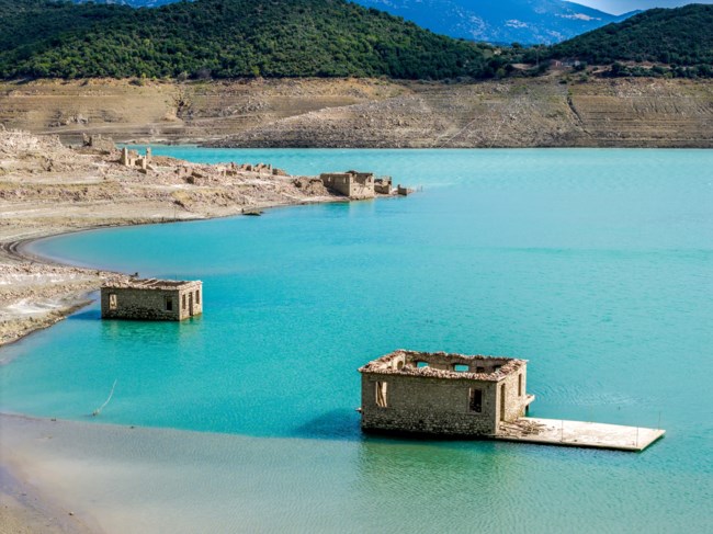 ΒΥΘΙΣΜΕΝΟ ΧΩΡΙΟ ΚΑΛΛΙΟ