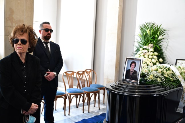 Η κηδεία της Άννας Ψαρούδα - Μπενάκη στο Α' νεκροταφείο - Ποιοι πολιτικοί έδωσαν το παρών στο τελευταίο αντίο