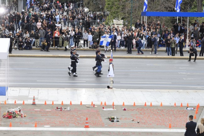 25η Μαρτίου: Εντυπωσιακές εικόνες από τη μεγαλειώδη στρατιωτική παρέλαση της Αθήνας