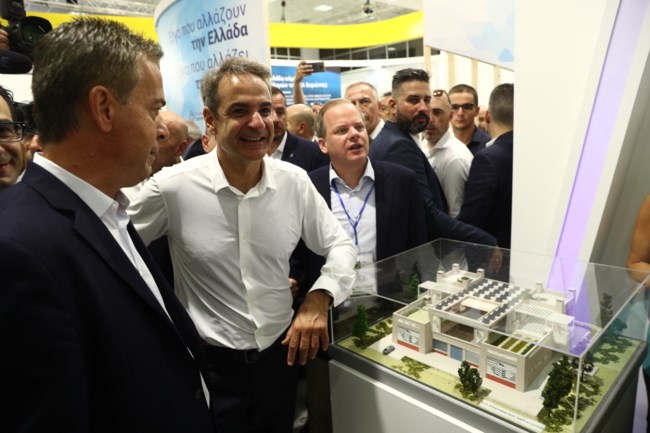 Μητσοτάκης: Στη ΔΕΘ ο πρωθυπουργός - Τα εγκαίνια, τα χειροκροτήματα και η κλασική βόλτα στα περίπτερα [βίντεο]