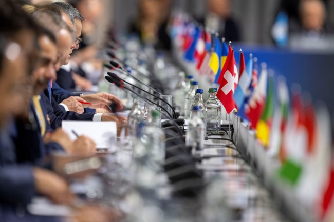 Σύνοδος Κορυφής στην Ελβετία: Επαναβεβαιώνει την εδαφική ακεραιότητα της Ουκρανίας - Καλεί τη Ρωσία στις συνομιλίες