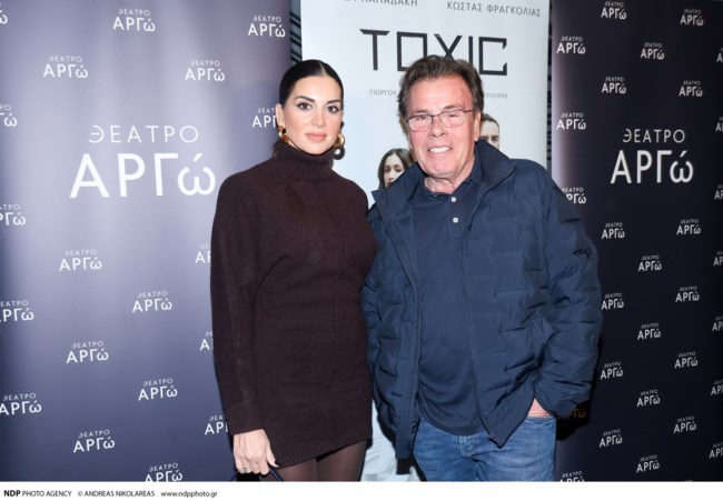 Σταματίνα Τσιμτσιλή: Η πολύ chic εμφάνισή της σε θεατρική πρεμιέρα [εικόνες]