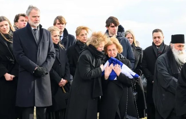 Η βασίλισσα Σοφία και η Άννα Μαρία αγκαλιασμένες στο Τατόι: Η εικόνα που συγκλονίζει