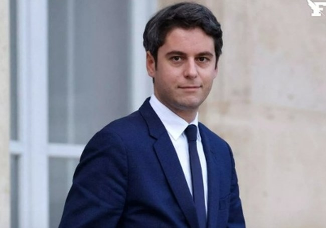 Αττάλ: Ο νέος πρωθυπουργός της Γαλλίας απαγόρευσε τη μουσουλμανική παραδοσιακή φορεσιά "αμπάγια" στα σχολεία