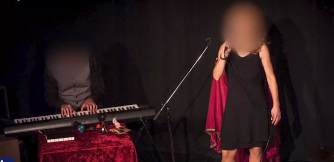 Ο απίστευτος "θίασος" των "Θεματοφυλάκων του Συντάγματος" - Δασκάλα χορού, νοικοκυρά, απόστρατος αστυνομικός... [Βίντεο]