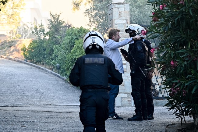 Φωτιά στην Πεντέλη: Οι δραματικοί διάλογοι της ΕΛΑΣ - "Αποχωρήστε, όποιος σας ακολουθεί έχει καλώς" [Βίντεο]