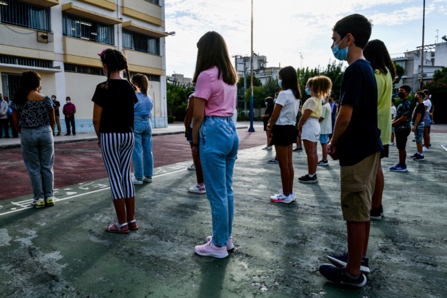 Πρώτο κουδούνι για τα σχολεία με κινητά στις τσάντες και αυστηρότερες ποινές - Οι μεγάλες αλλαγές της νέας χρονιάς