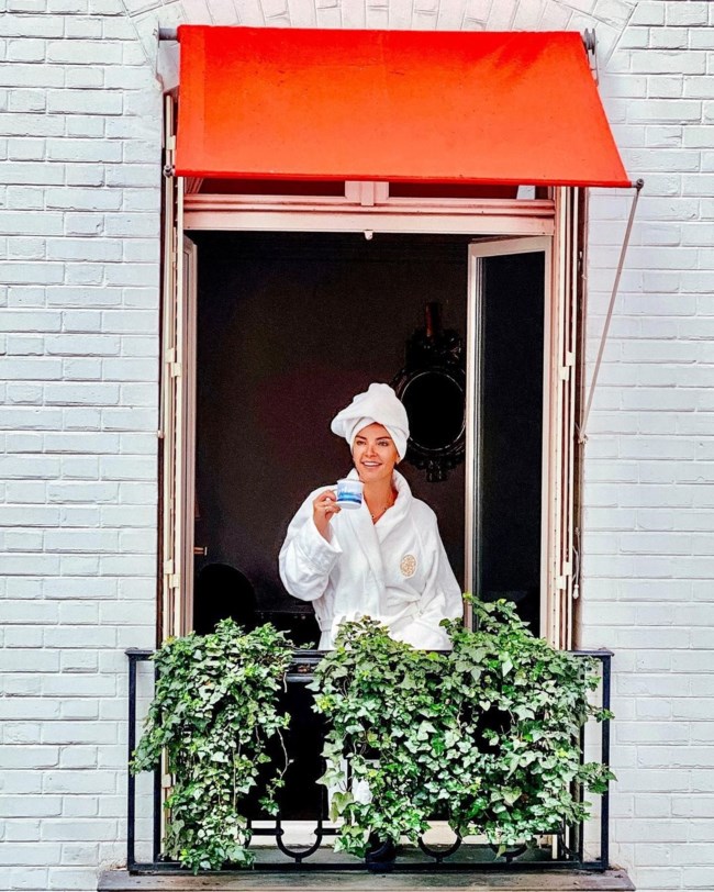 Η Μαρίνα Βερνίκου στο Παρίσι, το υπερπολυτελές ξενοδοχείο και τα αρνητικά σχόλια: "Καταραμένη φτώχεια"