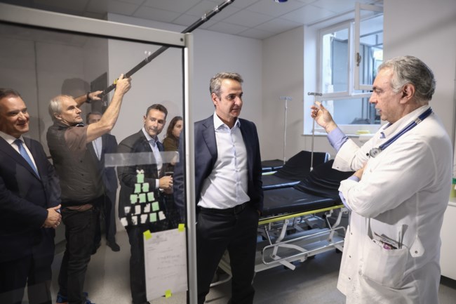 Επίσκεψη Μητσοτάκη στον Ευαγγελισμό: Ενημερώθηκε για το "βραχιολάκι" και τα στάδια εισόδου στο νοσοκομείο [εικόνες]