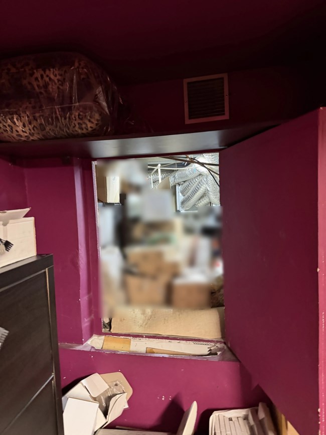 Εφοδος του ελληνικού FBI σε στριπτιτζάδικα στην Καλλιθέα - 5 συλλήψεις [εικόνες - βίντεο]