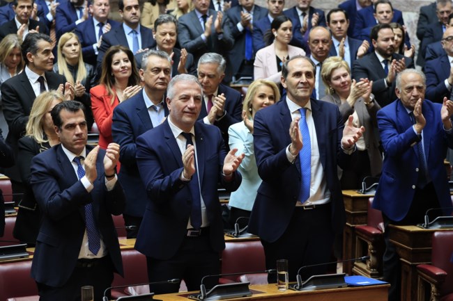 Το φρένο Μητσοτάκη στη "δελφινολογία" και το μήνυμα στους υπουργούς για τα "προσωπικά βασίλεια" - Παράπονα από βουλευτές