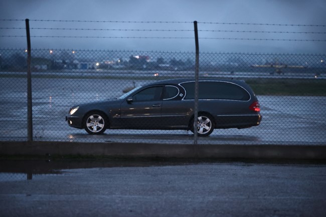 Εφτασε στη Θεσσαλονίκη το C-130 με τις επτά σορούς των οπαδών του ΠΑΟΚ [εικόνες - βίντεο]