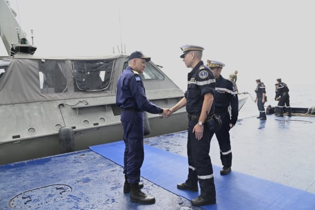 ΑΕΡΟΠΛΑΝΟΦΟΡΟ ΣΑΡΛ ΝΤΕ ΓΚΟΛ ΦΑΛΗΡΟ
